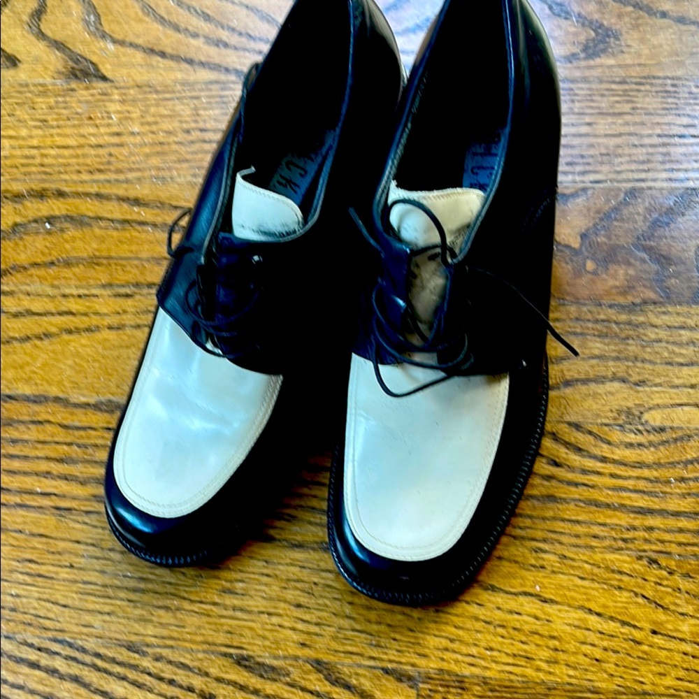 Fun Shoes two tone black and white 7N